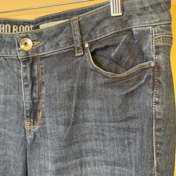 DKNY | Soho Boot Mid-Plus Size Mid Rise Stretchy Boho Bootcut Jeans - Picture 5 of 12